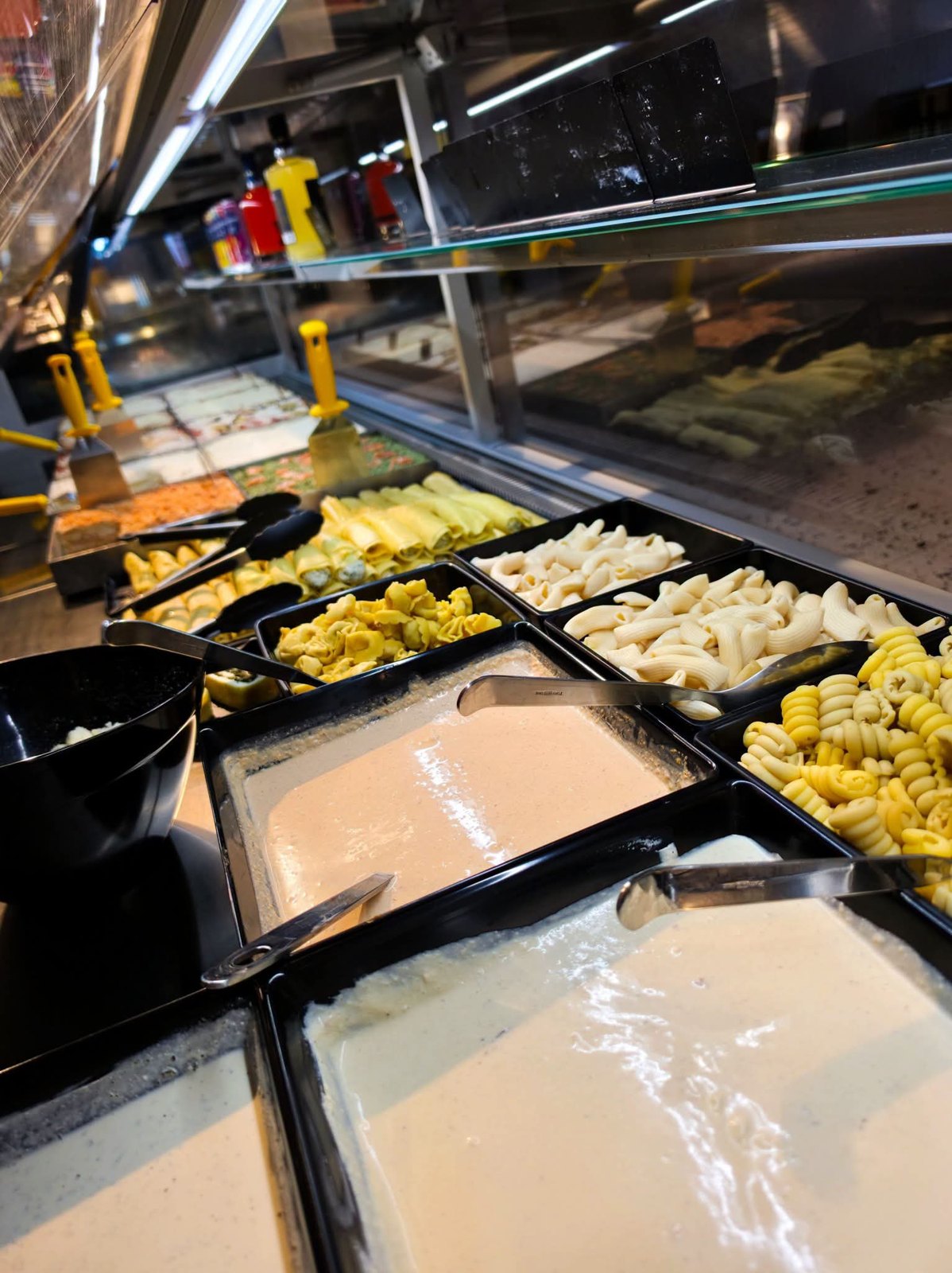 Le comptoir Chez Theo, ses pâtes et ses sauces maison